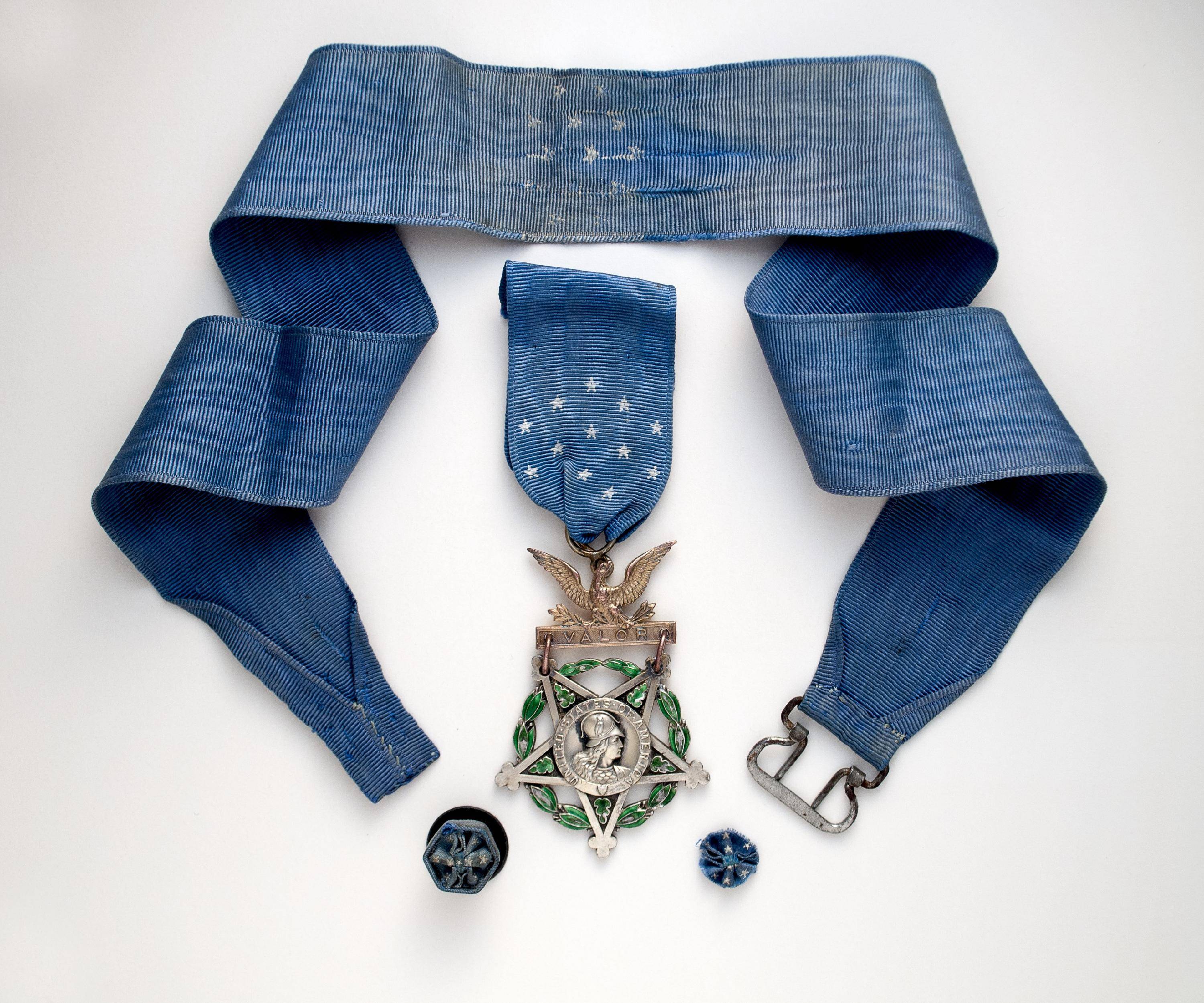 MOH medal buttons and ribbon - Copy
